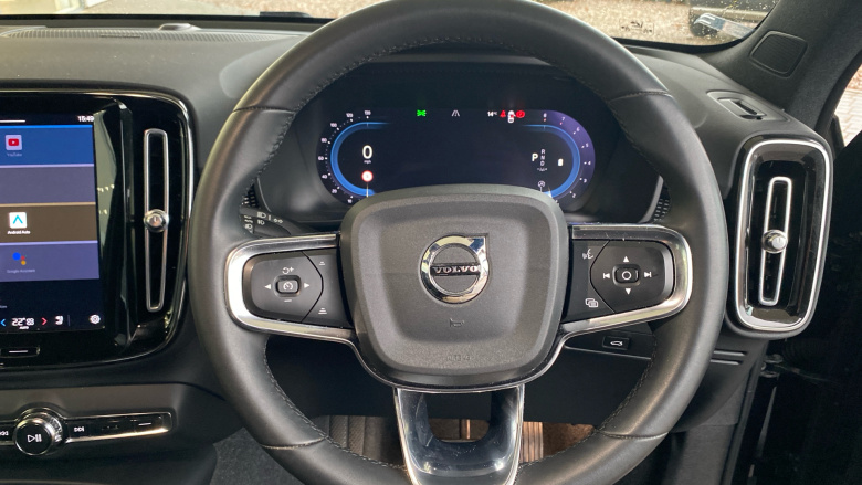 Volvo XC40 2.0 B4P Ultimate Dark 5dr Auto Petrol Estate